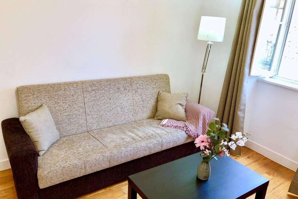32 2 - Heart Of Lisbon Private Apartment, Bairro Alto Екстериор снимка