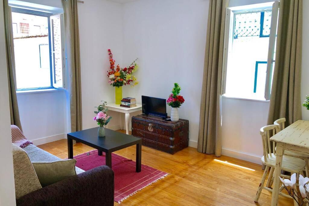 32 2 - Heart Of Lisbon Private Apartment, Bairro Alto Екстериор снимка