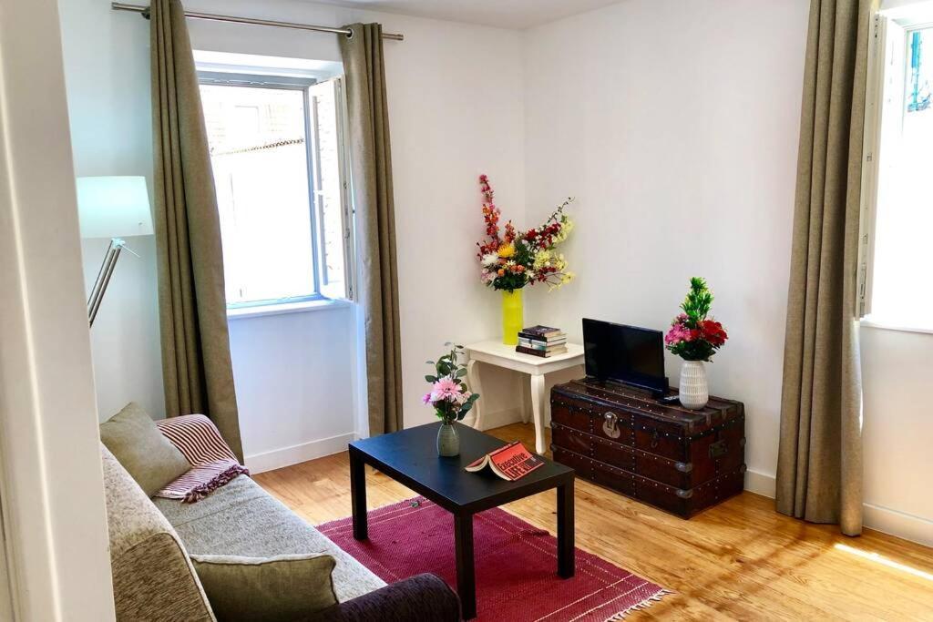 32 2 - Heart Of Lisbon Private Apartment, Bairro Alto Екстериор снимка