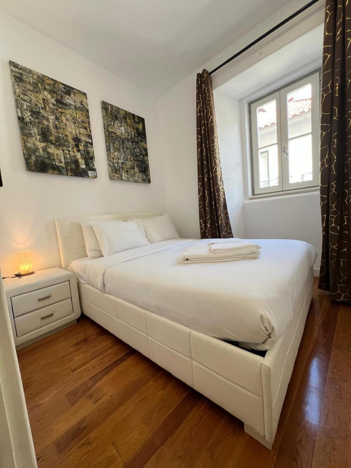 32 2 - Heart Of Lisbon Private Apartment, Bairro Alto Екстериор снимка