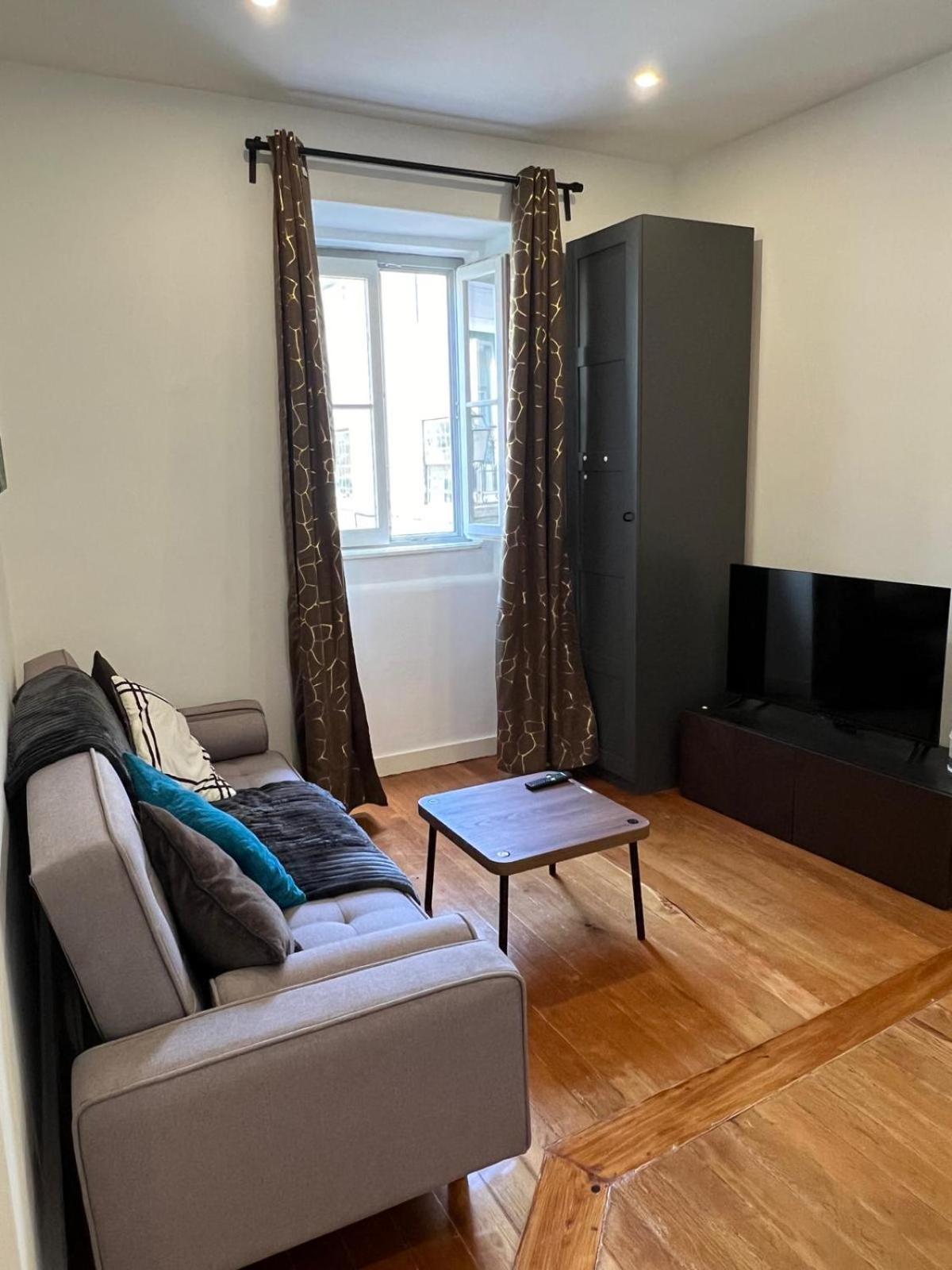 32 2 - Heart Of Lisbon Private Apartment, Bairro Alto Екстериор снимка